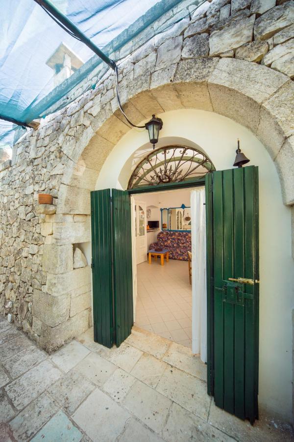Trulli Girasoli E Viole Cocolicchio Eksteriør billede